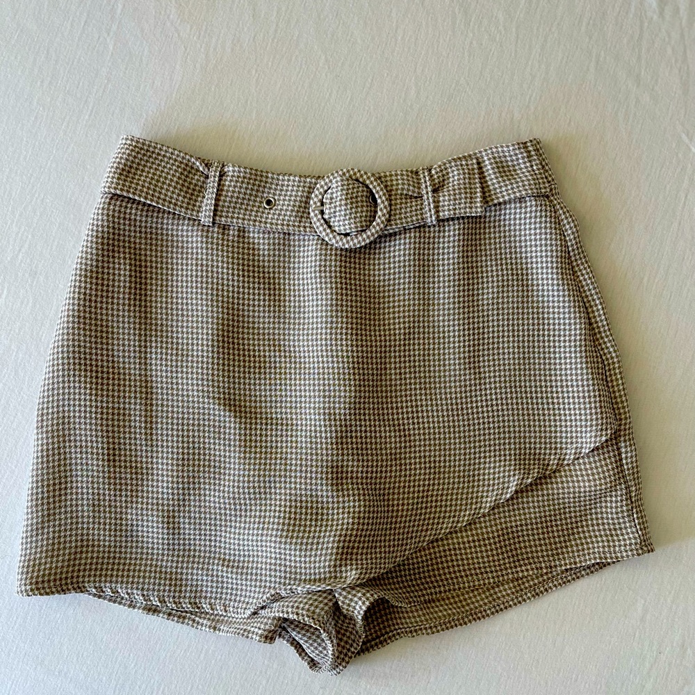 Houndstooth pattern skort with belt